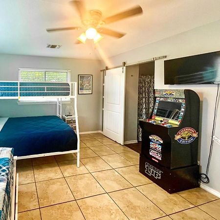 San Antonio Home With Pool And Hot Tub Near Seaworld! Экстерьер фото