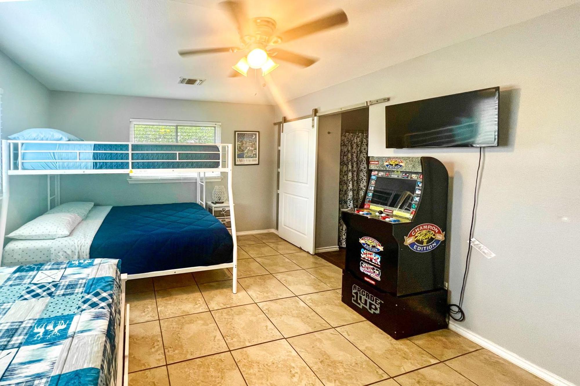 San Antonio Home With Pool And Hot Tub Near Seaworld! Экстерьер фото